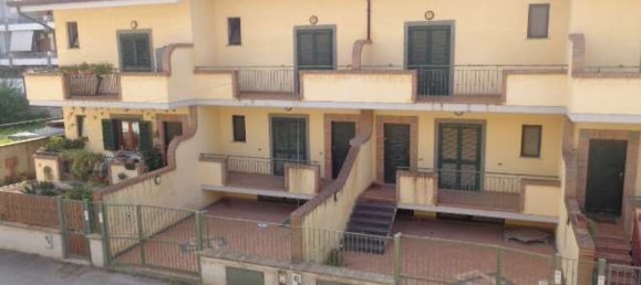 Дом с 4 спальнями в Фонди, Италия № 311403 2