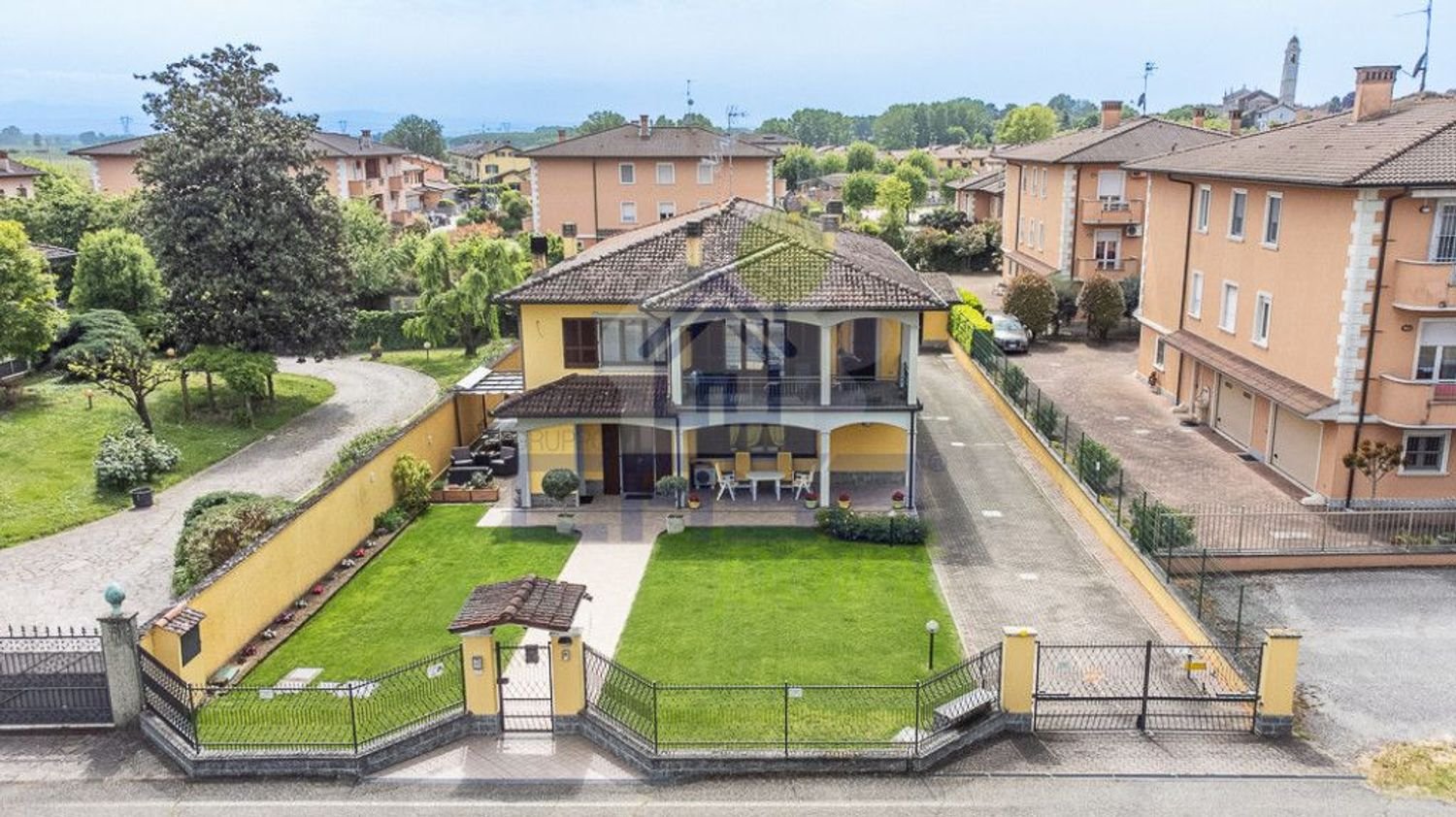 6 rooms Villa in Chignolo Po, Italy No. 89874