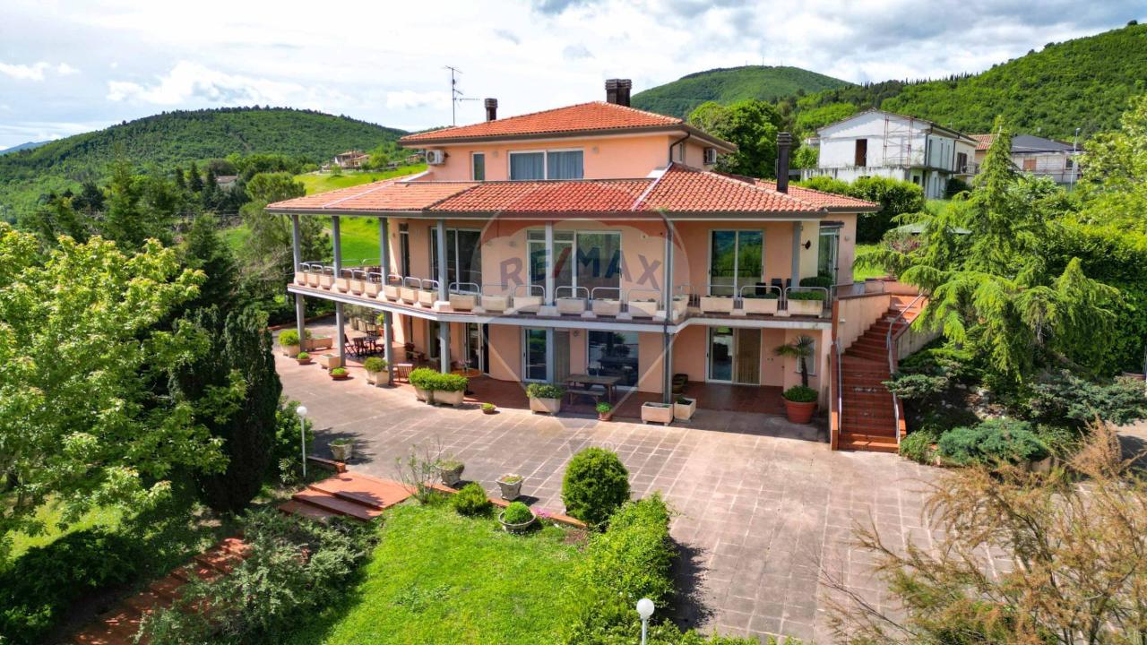 Вилла с 24 комнатами в Фабриано, Италия № 8297