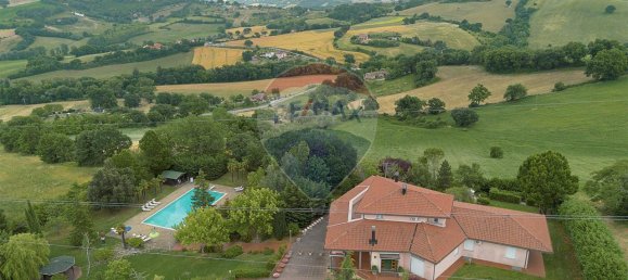 Вилла с 24 комнатами в Фабриано, Италия № 8297 40