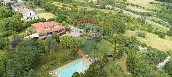 Вилла с 24 комнатами в Фабриано, Италия № 8297 43