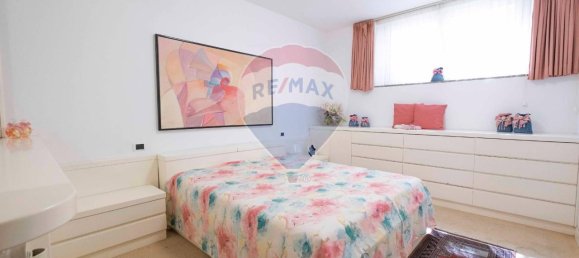 Вилла с 24 комнатами в Фабриано, Италия № 8297 11