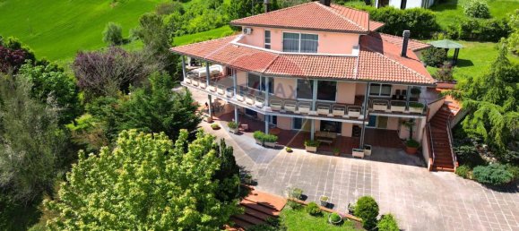 Вилла с 24 комнатами в Фабриано, Италия № 8297 5