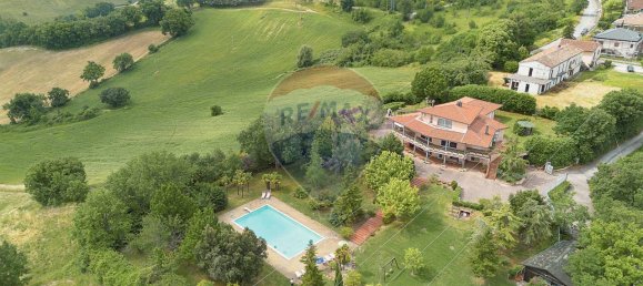 Вилла с 24 комнатами в Фабриано, Италия № 8297 45