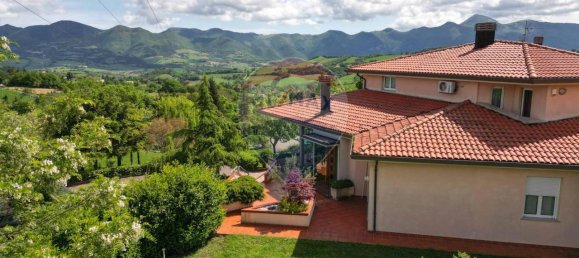 Вилла с 24 комнатами в Фабриано, Италия № 8297 3