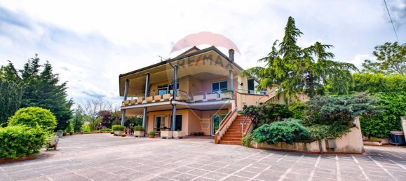 Вилла с 24 комнатами в Фабриано, Италия № 8297 37