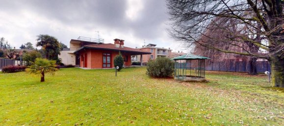 Вилла с 6 комнатами в Севезо, Италия № 40870 9