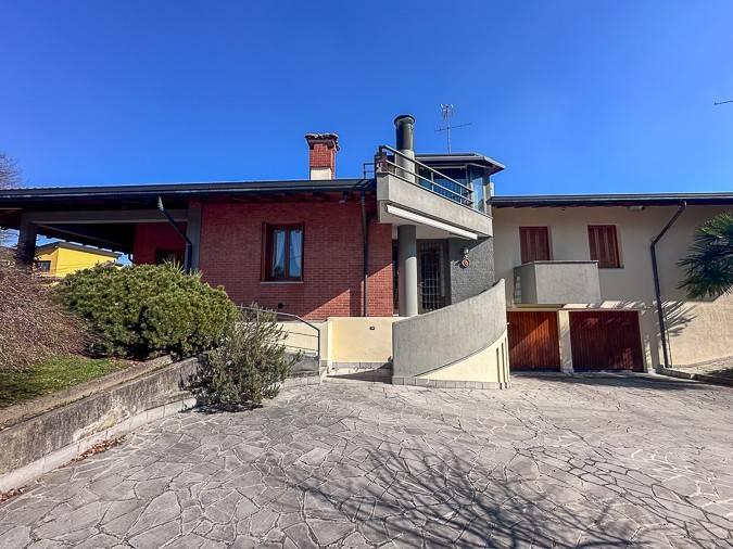 Вилла с 6 комнатами в Севезо, Италия № 40870