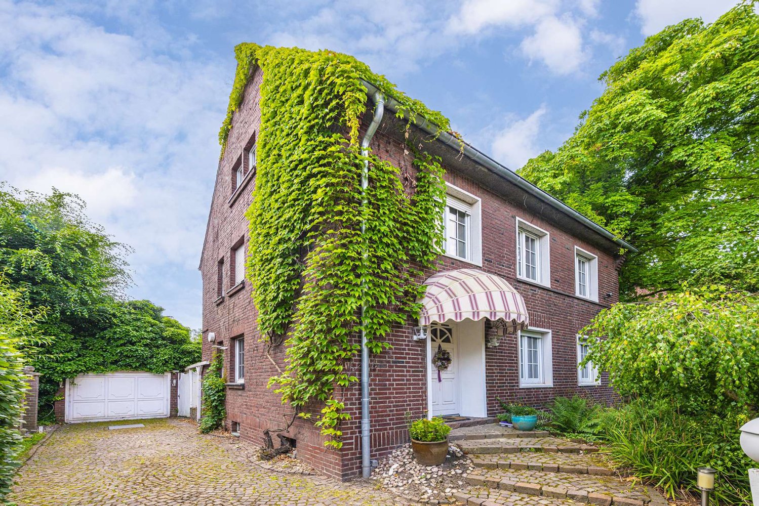 3 bedrooms Villa in Korschenbroich, Germany No. 235930