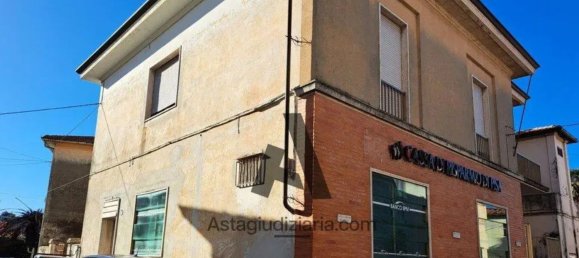 6 rooms Apartment in Vecchiano, Italy No. 195741 6