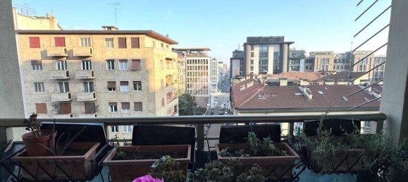 3 bedrooms Apartment in Milan, Italy No. 333209 15