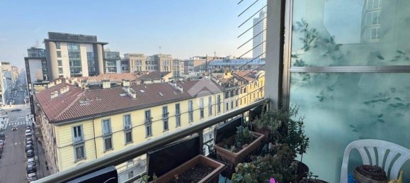 3 bedrooms Apartment in Milan, Italy No. 333209 2