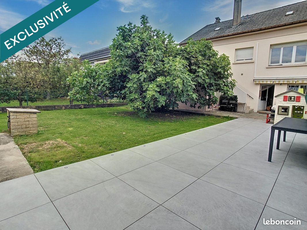 Casa de 3 dormitorios en Talange, France No. 242215