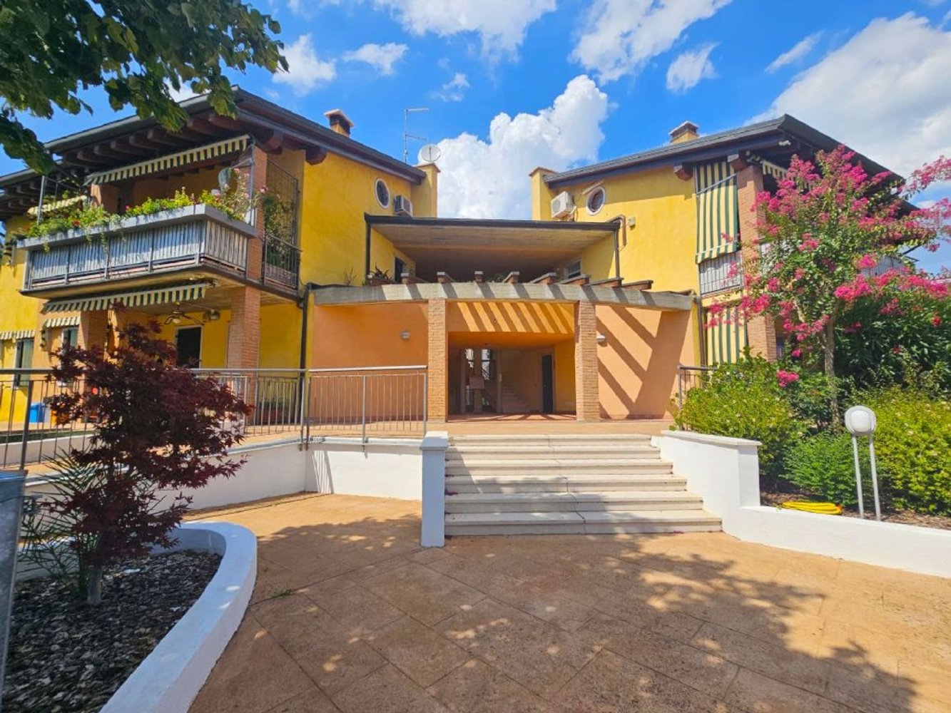 4 rooms Duplex in Peschiera del Garda, Italy No. 288391