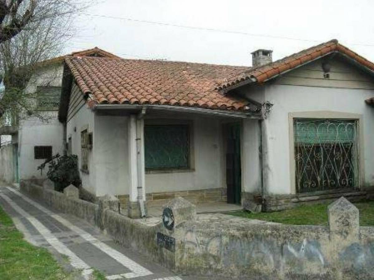 2 bedrooms House in Lanus, Argentina No. 63143