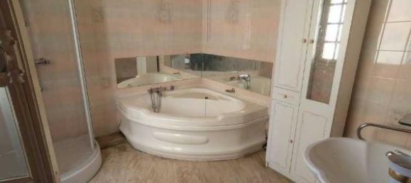 3 bedrooms House in Elbeuf, France No. 191887 3