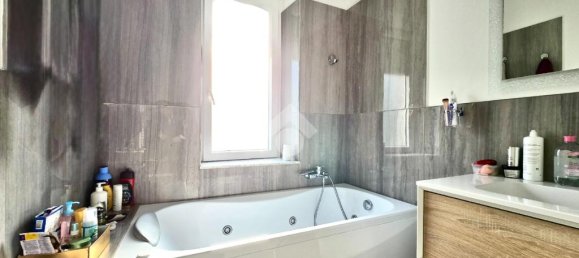 3 Schlafzimmer Haus in Albenga, Italy, Nr. 381047 17