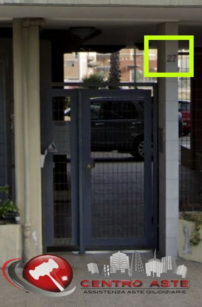 5 rooms Apartment in Bari, Italy No. 231415