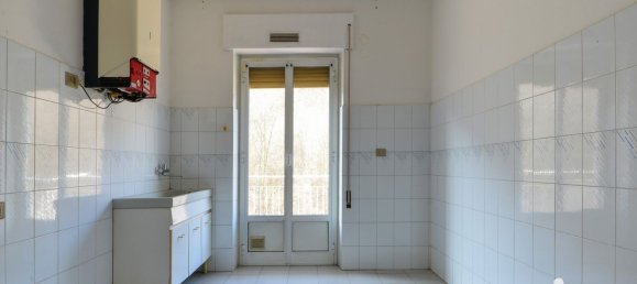 4 rooms Apartment in Cairo Montenotte, Italy No. 36910 3