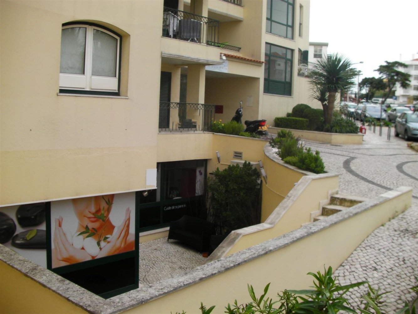 Propriété commerciale à Cascais, Portugal 105m² No. 276469