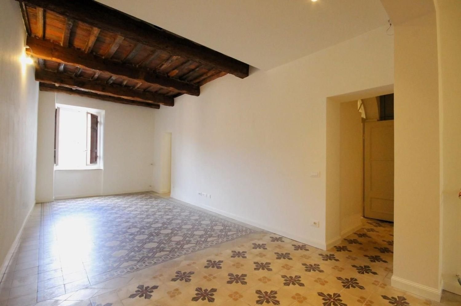 7-Zimmer Wohnung in Lucca, Italy, Nr. 293959