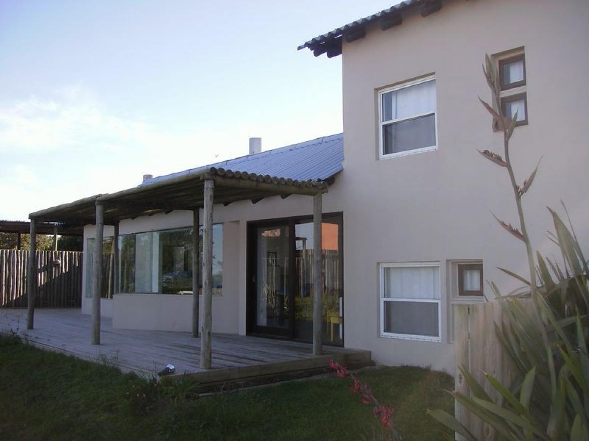 3 bedrooms House in Maldonado, Uruguay No. 10040