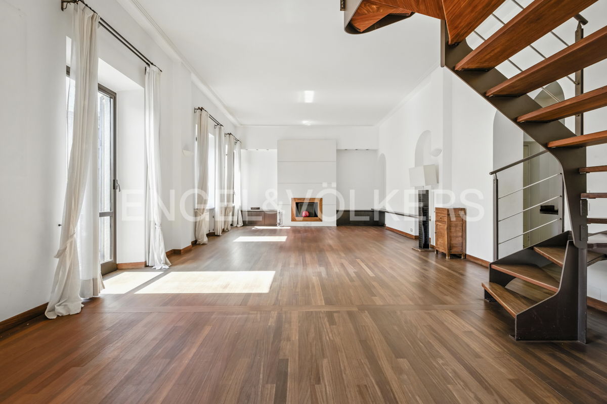 3 bedrooms Penthouse in Busto Arsizio, Italy No. 286085