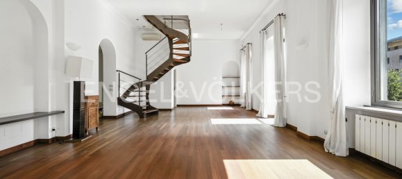 3 bedrooms Penthouse in Busto Arsizio, Italy No. 286085 2