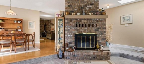 3 bedrooms House in British Columbia, Canada No. 1147 2