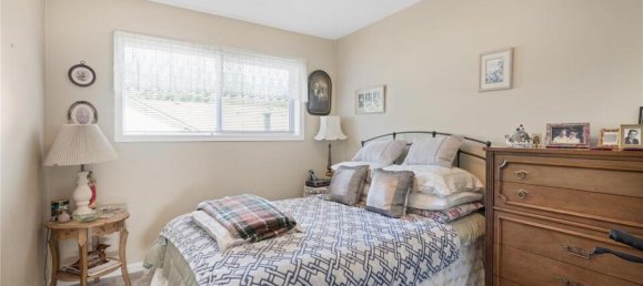 3 bedrooms House in British Columbia, Canada No. 1147 6