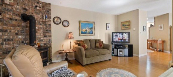 3 bedrooms House in British Columbia, Canada No. 1147 3