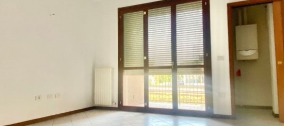 Квартира с 2 спальнями в Ченто, Италия № 355146 13