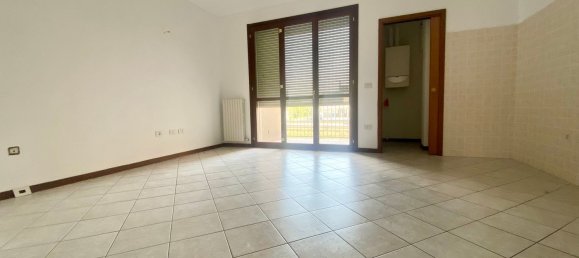 Квартира с 2 спальнями в Ченто, Италия № 355146 14