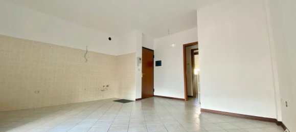 Квартира с 2 спальнями в Ченто, Италия № 355146 15