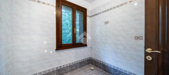 Дом с 7 комнатами в Формиджине, Италия № 24242 28