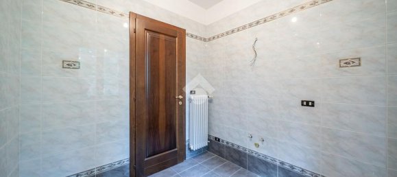 Дом с 7 комнатами в Формиджине, Италия № 24242 29