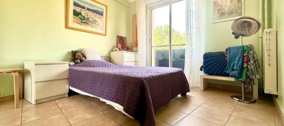 Apartamento de 2 dormitorios en Marseille, France No. 326794 8