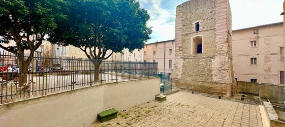 Apartamento de 2 dormitorios en Marseille, France No. 326794 4