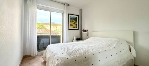Apartamento de 2 dormitorios en Marseille, France No. 326794 7