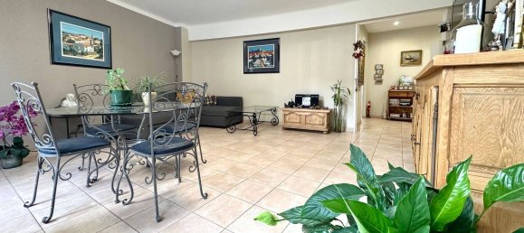 Apartamento de 2 dormitorios en Marseille, France No. 326794 2