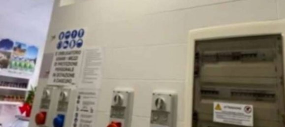 35m² Commercial property in San Benedetto del Tronto, Italy No. 257594 3