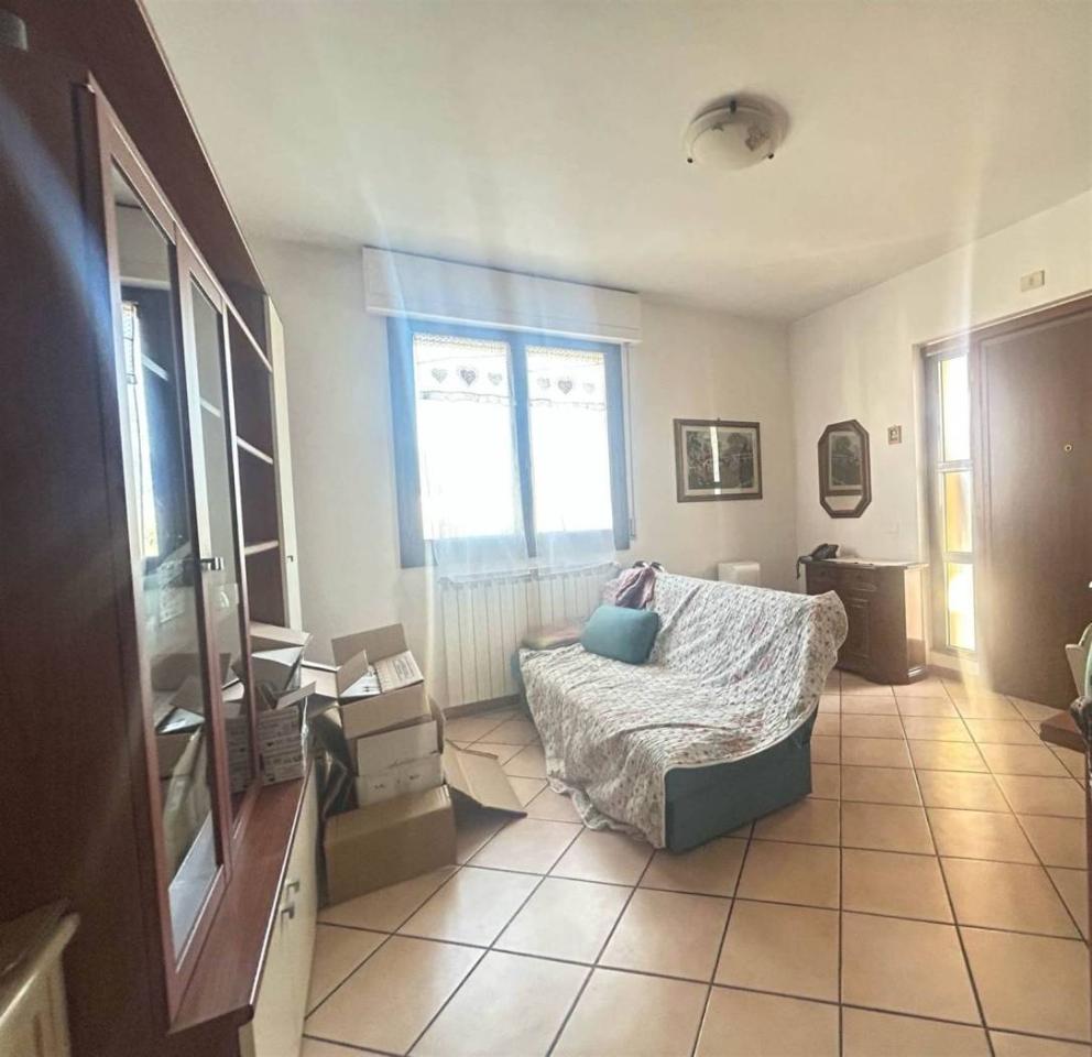 3 rooms Apartment in Prato, Italy No. 35986