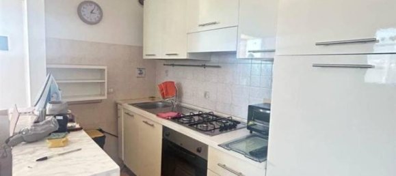 3 rooms Apartment in Prato, Italy No. 35986 6