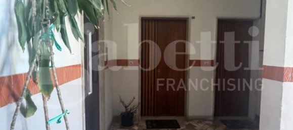 4 bedrooms Apartment in Torre Annunziata, Italy No. 341282 6