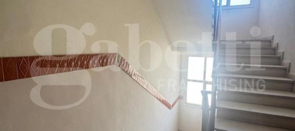 4 bedrooms Apartment in Torre Annunziata, Italy No. 341282 4