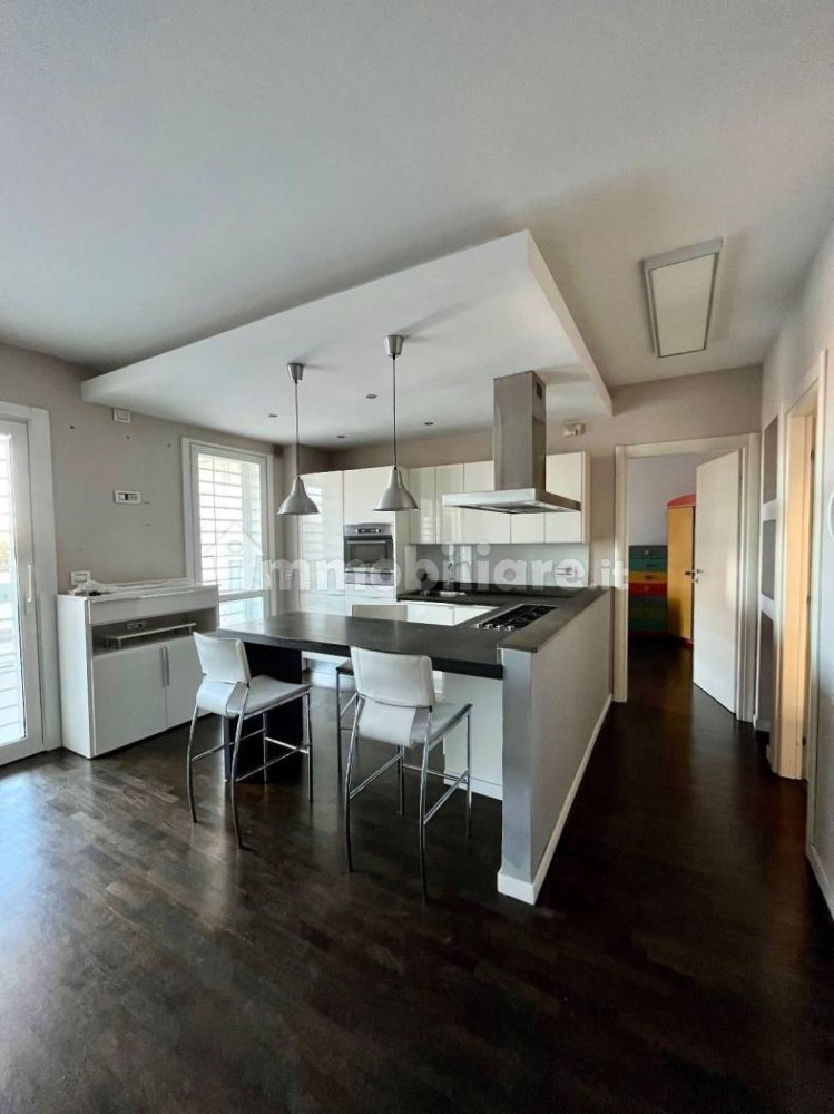 Пентхаус с 2 спальнями в Рим, Италия № 272700