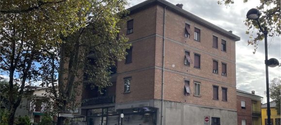 5 rooms Apartment in Reggio Emilia, Italy No. 96590 4