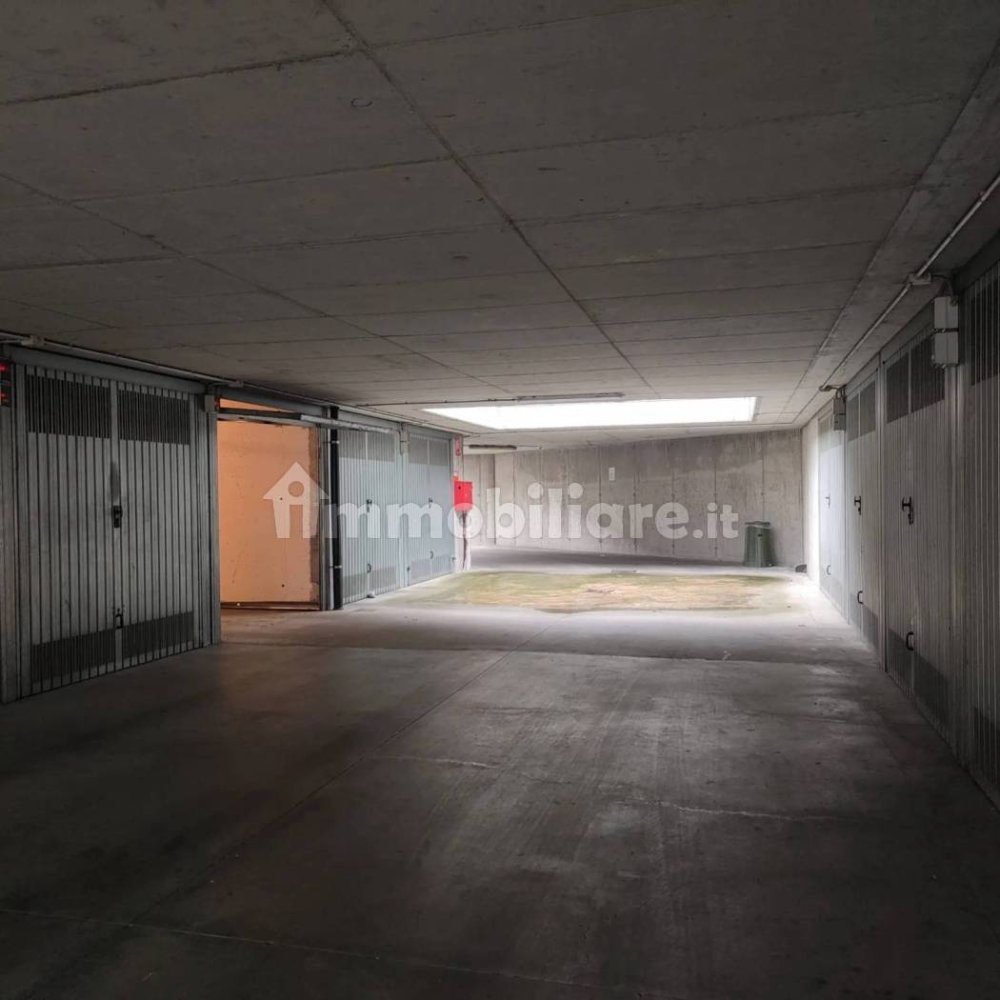 13m² Garage in Milan, Italy No. 351941