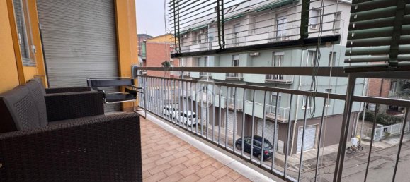 4-salle Appartement à Modena, Italy No. 154355 7