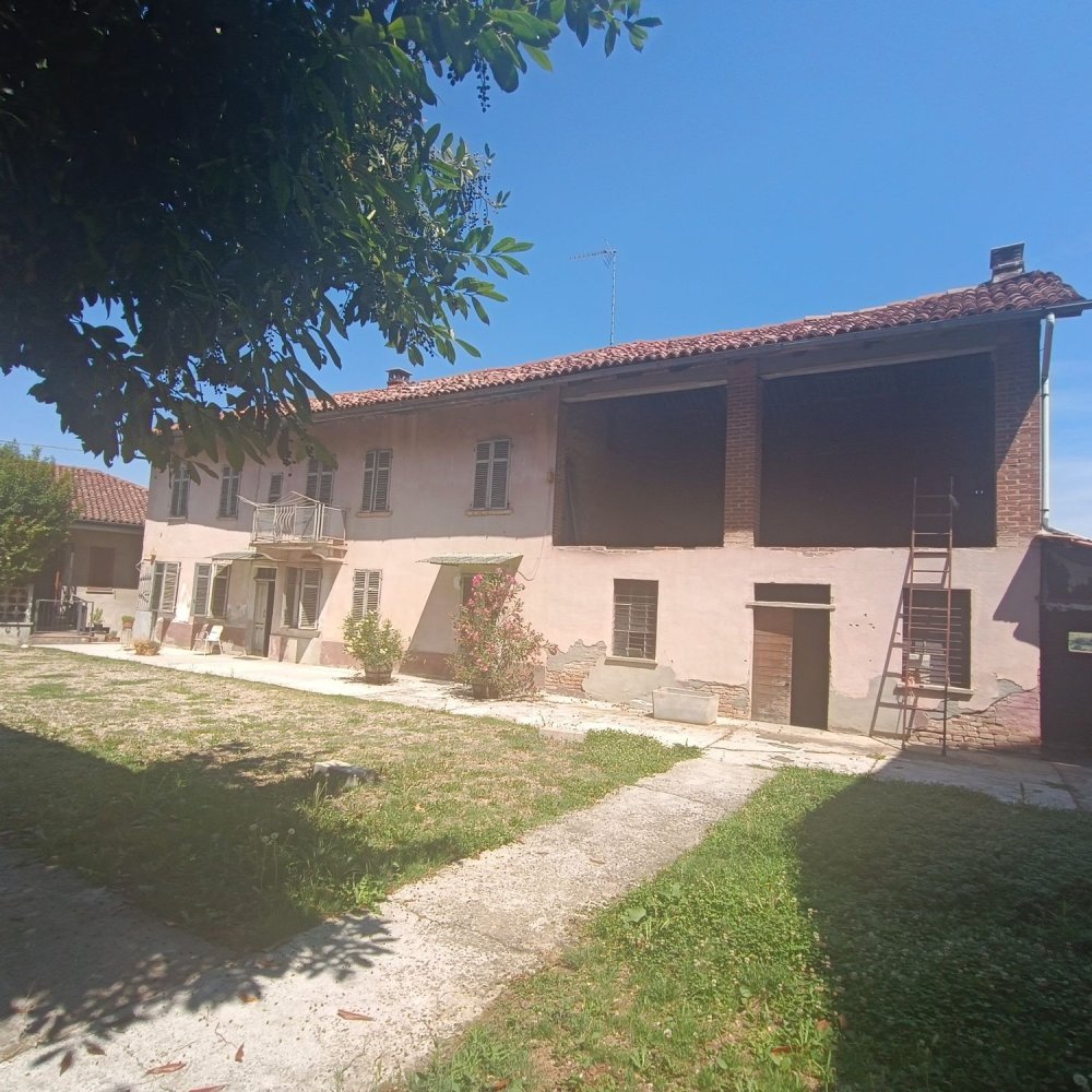 12 rooms House in Montiglio Monferrato, Italy No. 286736